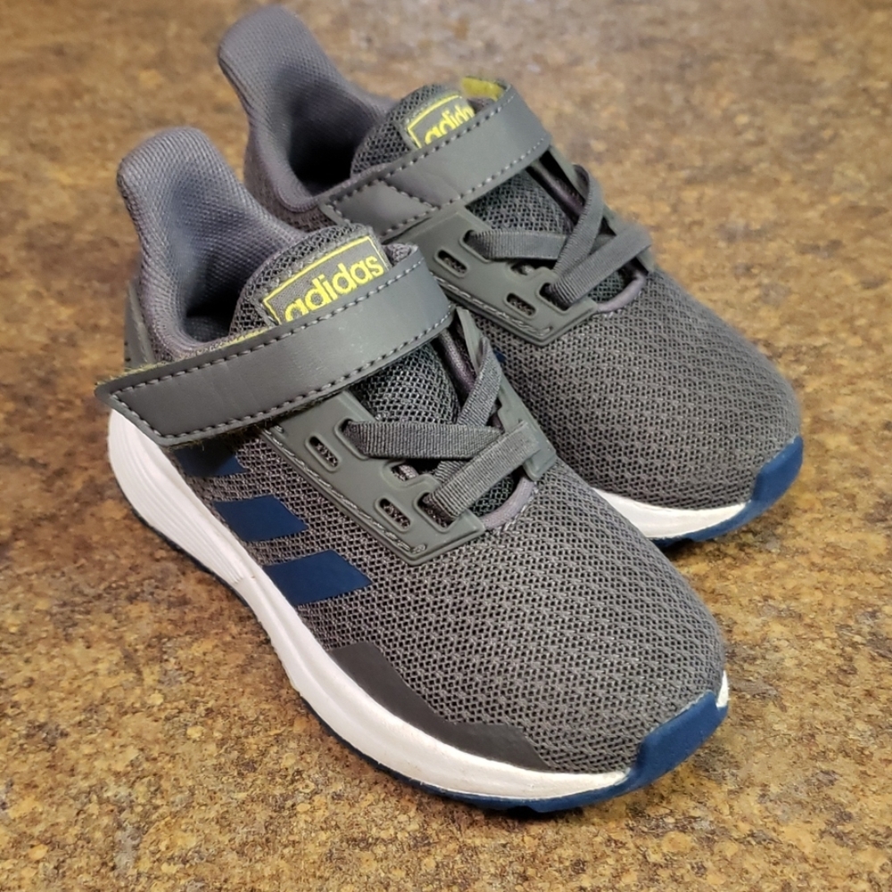 Toddler Boys Adidas sneakers size 6